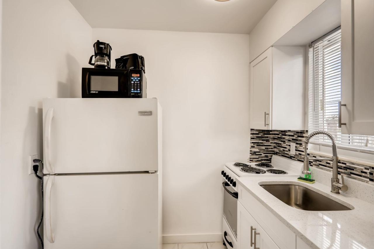 Coral Sands Huge Studio W/ 2 Queen Beds! 웨스트 팜 비치 외부 사진