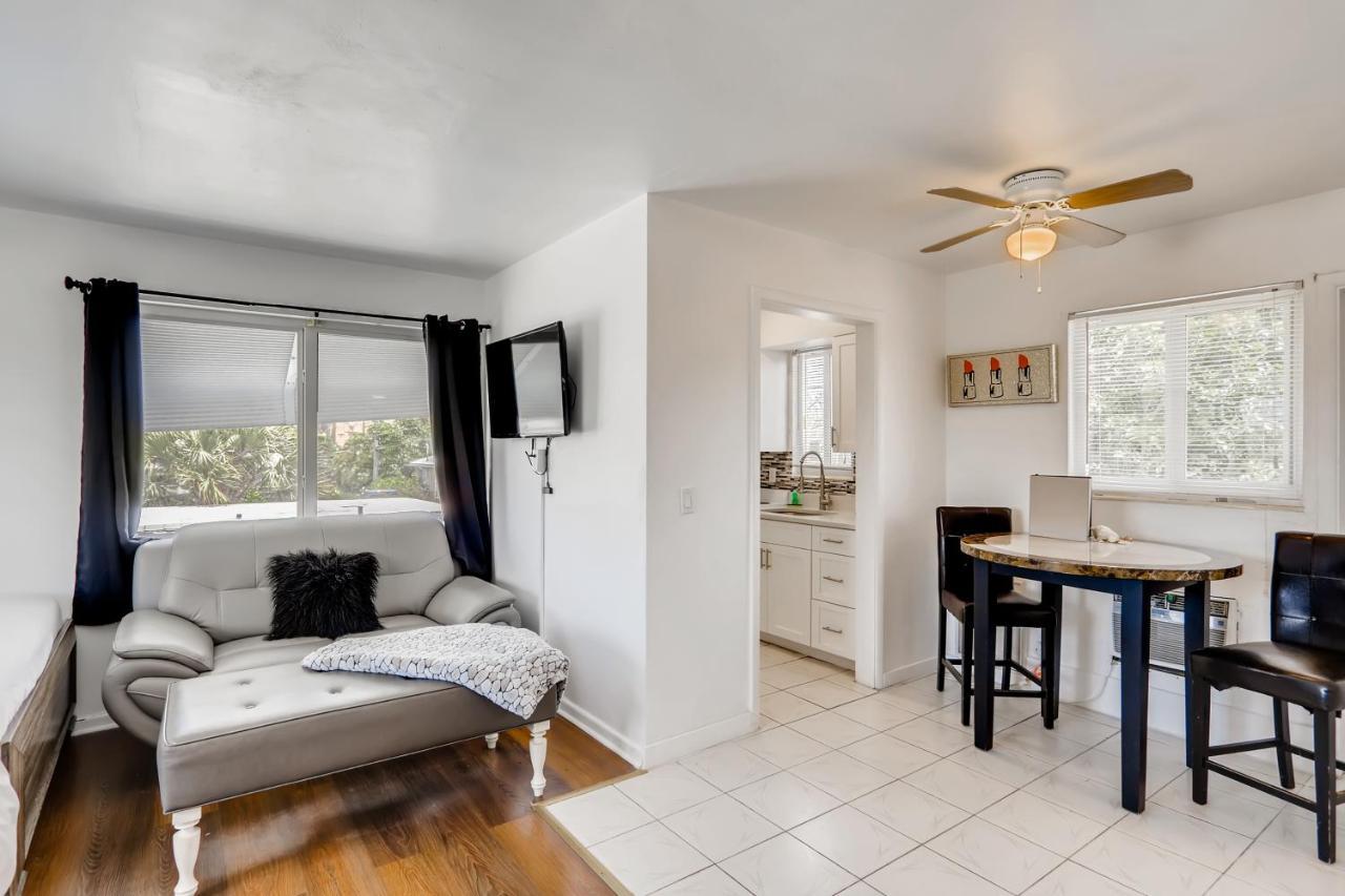 Coral Sands Huge Studio W/ 2 Queen Beds! 웨스트 팜 비치 외부 사진