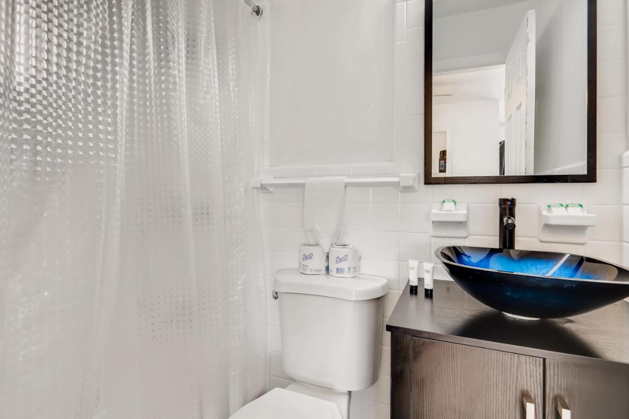 Coral Sands Huge Studio W/ 2 Queen Beds! 웨스트 팜 비치 외부 사진