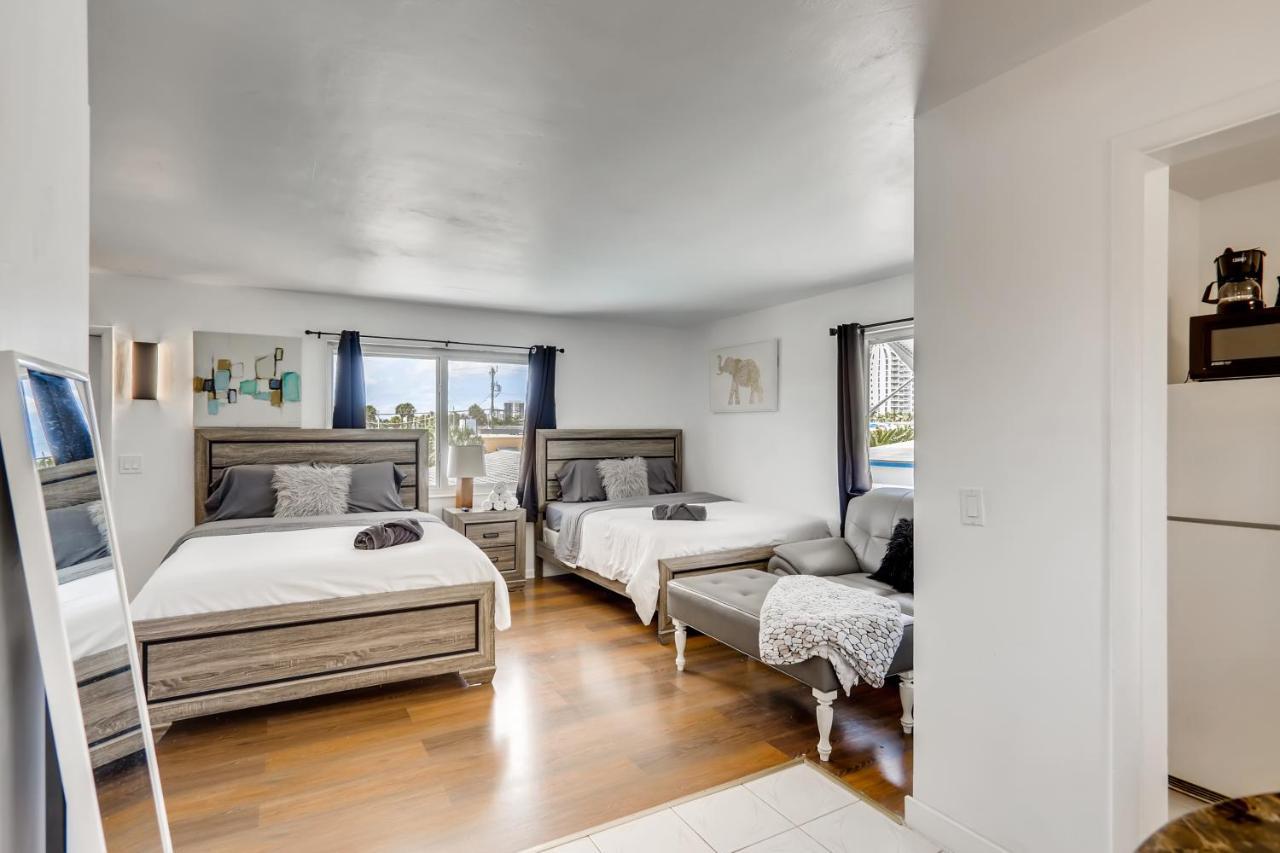 Coral Sands Huge Studio W/ 2 Queen Beds! 웨스트 팜 비치 외부 사진